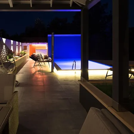 Mystic With Private Pool Near Makarska Lokvicic