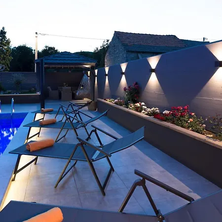 Villa Mystic With Private Pool Near Makarska Lokvicic